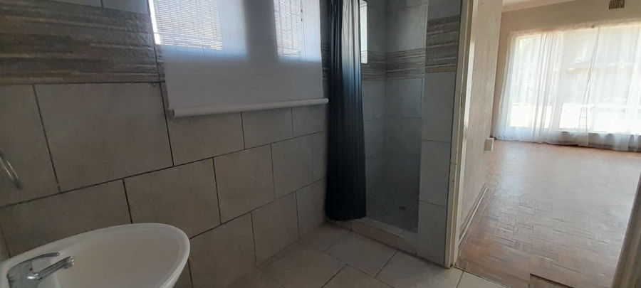 To Let 3 Bedroom Property for Rent in Flamwood North West